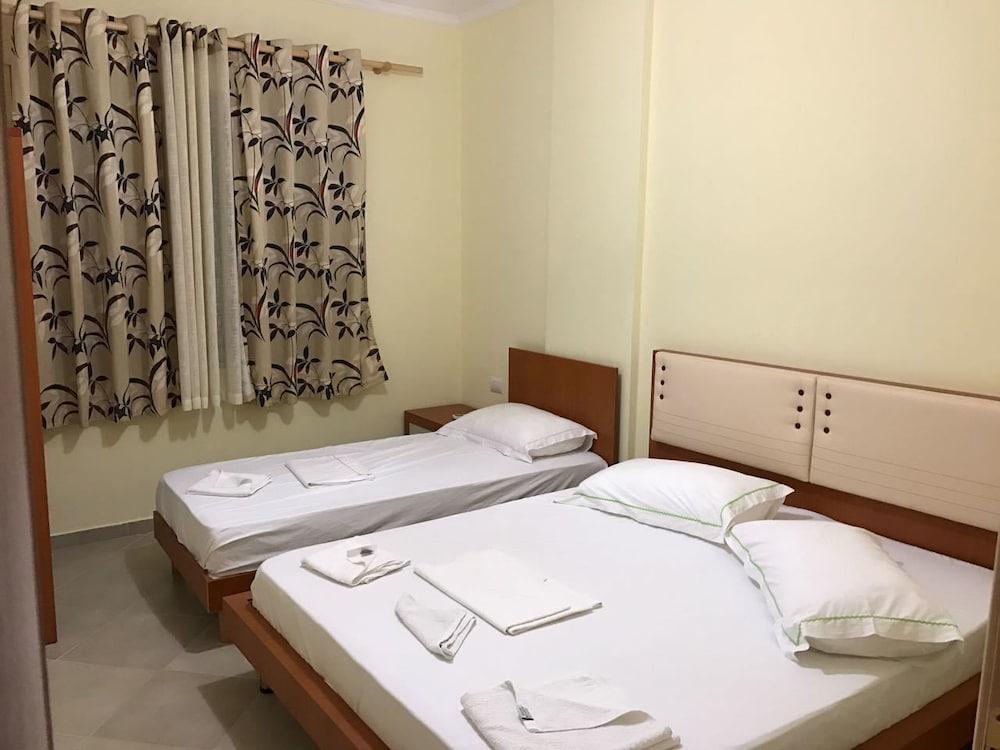 Divers Hotel Radhimë